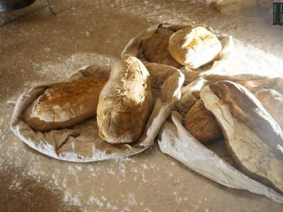 Ed � arricchita da pentoloni e forme di pane posti l� dagli organizzatori della visita per rievocarne l�antico utilizzo.